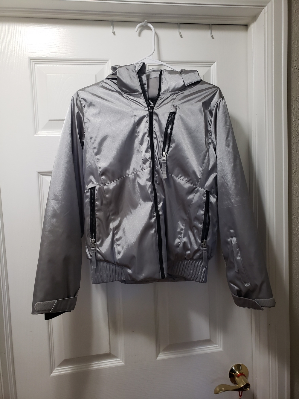 Women’s Silver Hooded Windbreaker Jacket Pit To Pit 18 Length 20/21